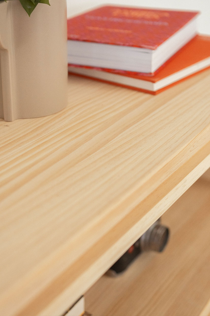 Imagen de ambiente 3 para:Amrmario de madera natural con puertas y hueco superior